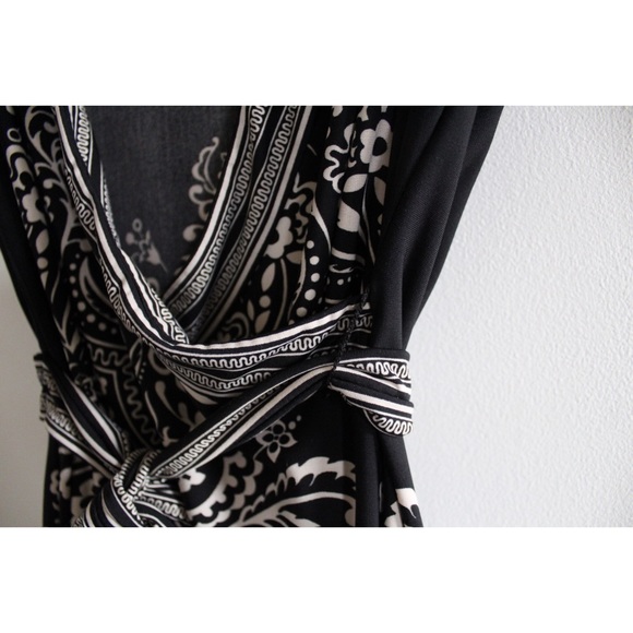 BCBG maxazria Print Wrap Tie Front Blouse Preowned Medium - Picture 3 of 7